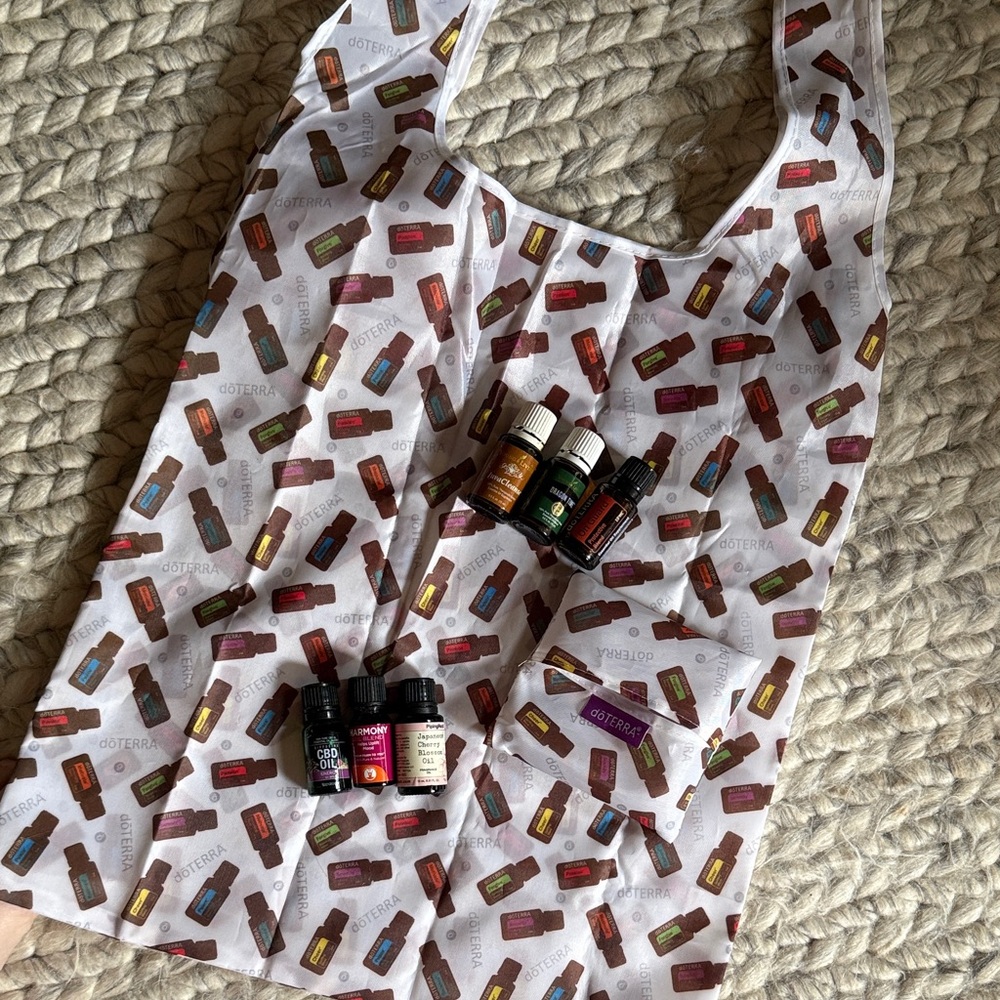 6 essential oils &Doterra Patterned Tote